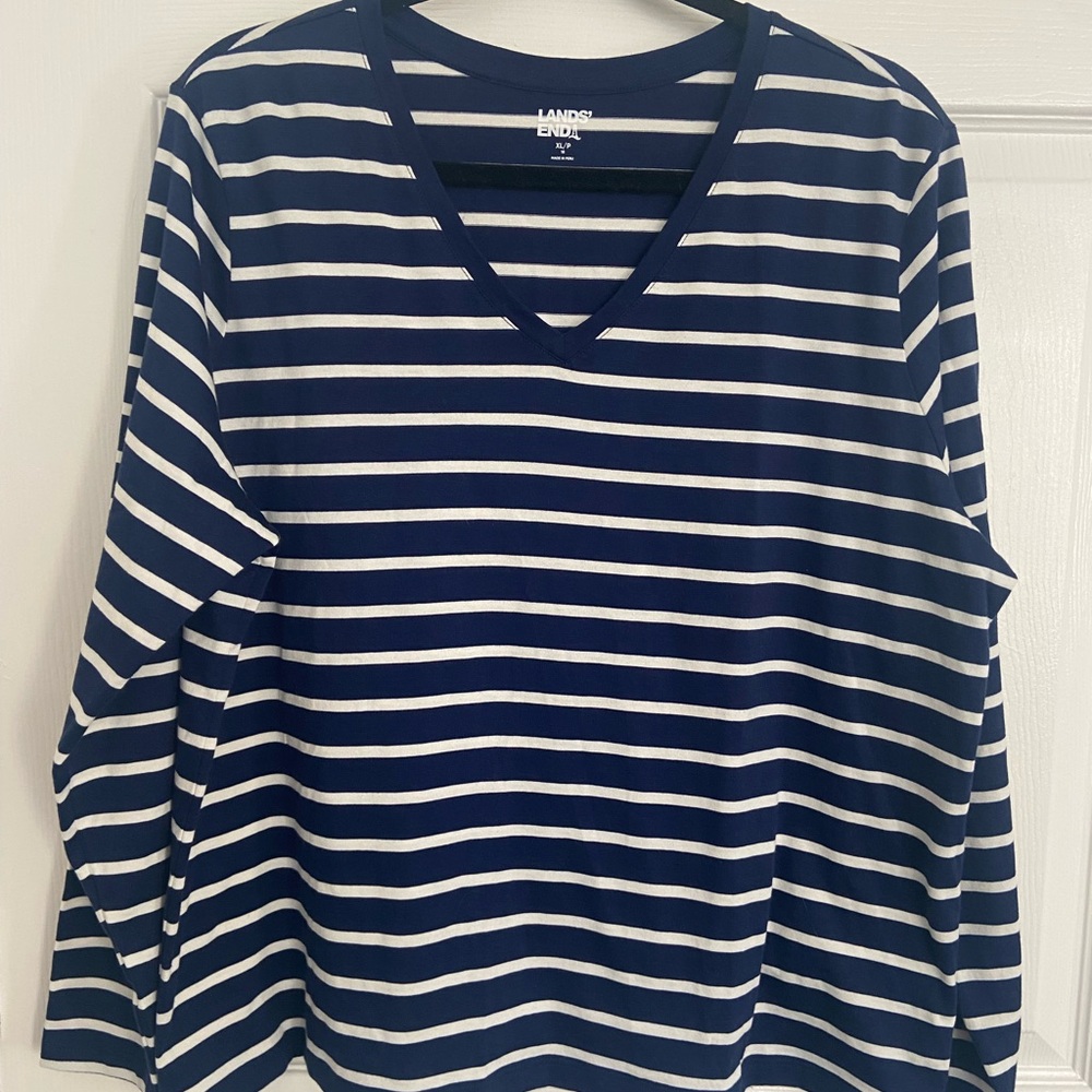 🍀5 for $25🍀 NWOT Lands' End Classic Navy and White Striped V-Neck Shirt
